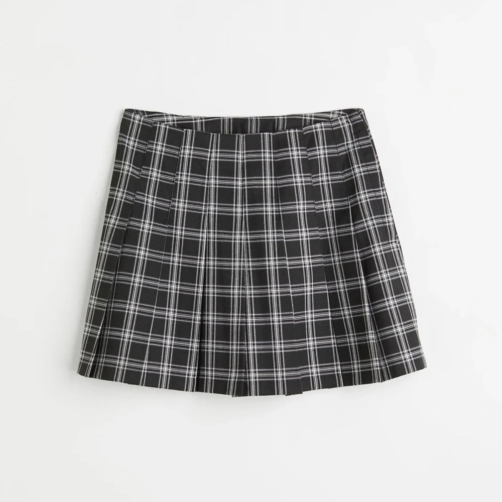 H&M Black White Plaid Mini Pleated Skirt Size 0 NWT
